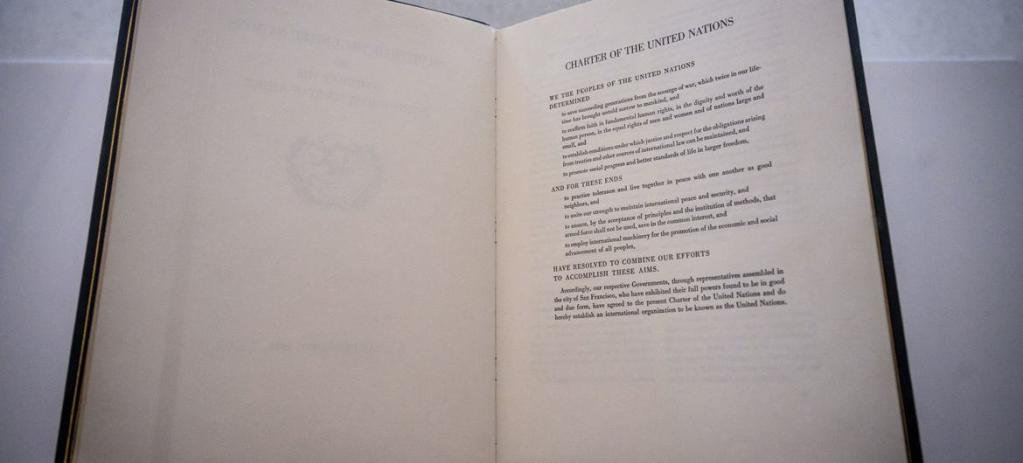 Felipe Copia original de la Carta de las Naciones Unidas en exhibición en la sede de la ONU en Nueva York.