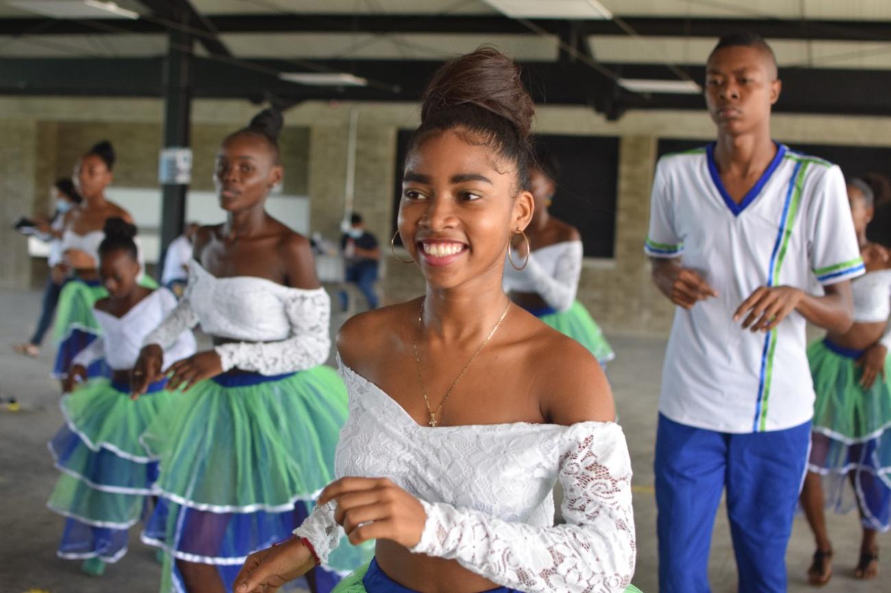 Bailarines comunidades y organizaciones indígenas, afrocolombianas