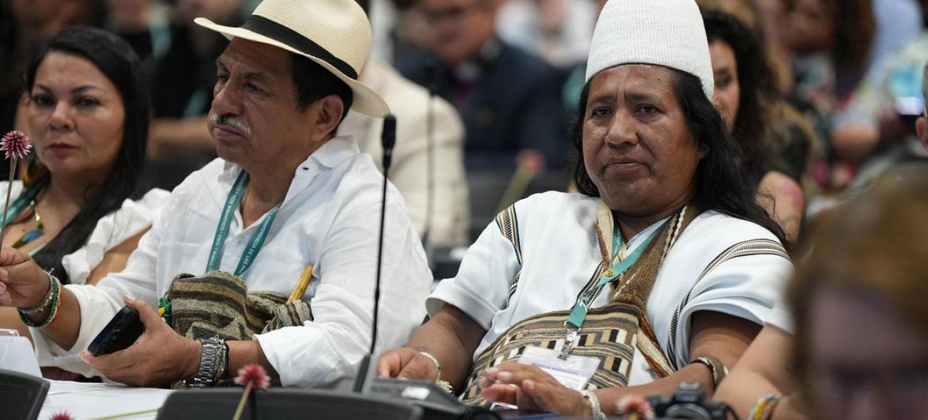 Los participantes escuchan el discurso de apertura de la conferencia sobre biodiversidad COP16 en Cali, Colombia.