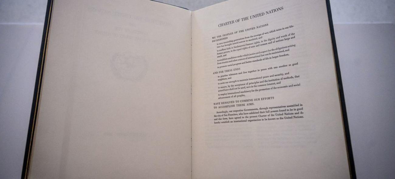 Felipe Copia original de la Carta de las Naciones Unidas en exhibición en la sede de la ONU en Nueva York.