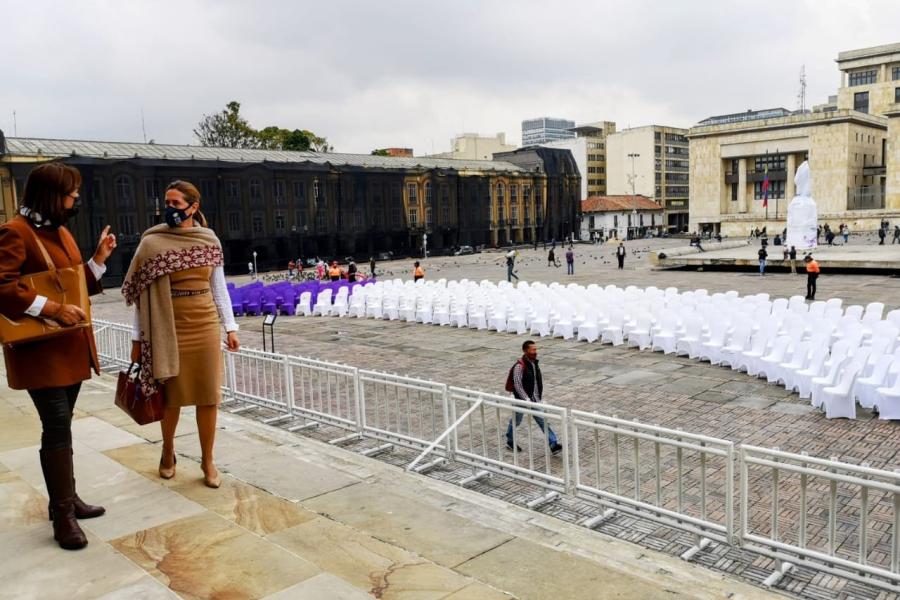 Por esto, la campaña ‘Más mujeres más democracia: Rumbo a la Paridad’ busca promover que las organizaciones políticas incrementen la participación y selección de mujeres candidatas; que los medios de comunicación realicen cobertura electoral con enfoque de género y visibilicen de manera equilibrada el cubrimiento de candidatas y candidatos; y que las agendas políticas de las candidaturas, contengan temas por los derechos de las mujeres y la igualdad de género en el debate electoral.