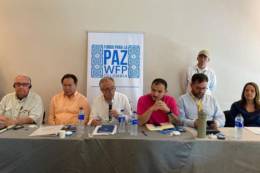 Carlos Scaramella acompañado de Howard Buffett, el Gobernador de Norte de Santander William Villamizar, el Alcalde de Tibú Richar Claro y el Coordinador para el Catatumbo de la Unidad de Implementación del Acuerdo de Paz Francisco Cuadros en el lanzamiento del Fondo de WFP para la Paz.