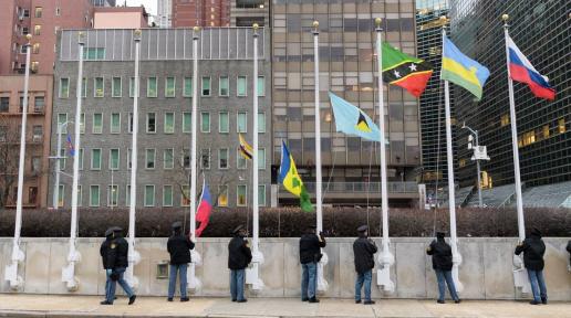 UN Photo/Manuel Elias. Las banderas de los Estados miembros de las Naciones Unidas se izan en la sede de la ONU en Nueva York.